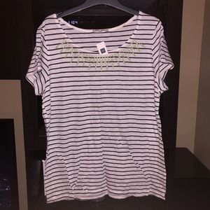 NWT GAP Embellished tee XL